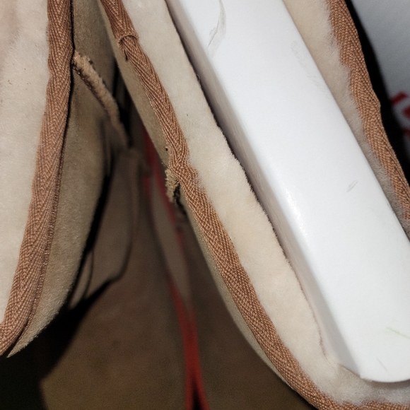 Men's UGG Boots - Picture 5 of 6